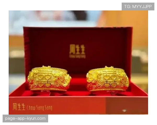 刷到冯彦哲深夜买菜那张图,我真以为他手里拎的是金条 刷到冯彦哲深夜买菜那张图,我真以为他手里拎的是金条