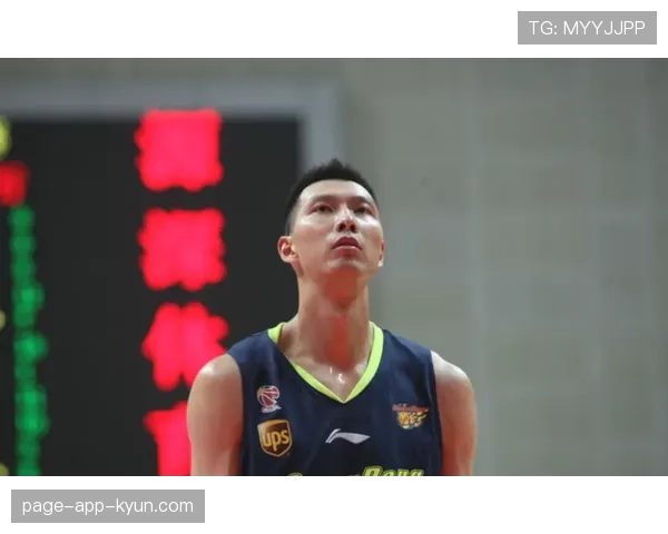 易建联今天中午连换三套衣服,感觉不是打球是拍时尚大片吧? 易建联今天中午连换三套衣服,感觉不是打球是拍时尚大片吧?